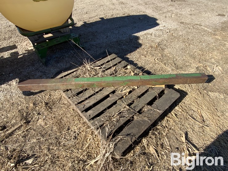 john-deere-220-image-11