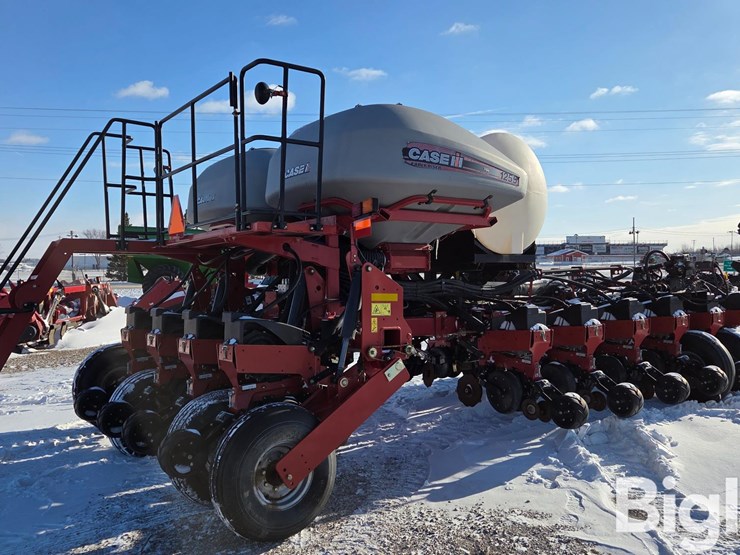 2014-case-ih-1255-image-5