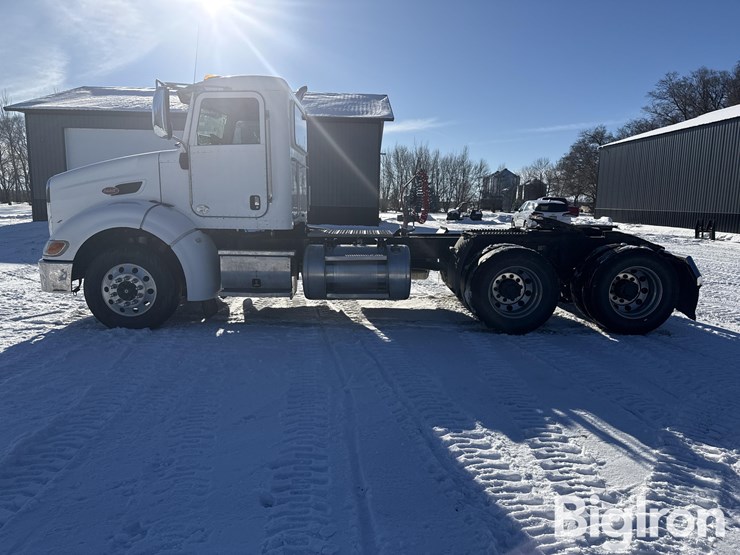 2010-peterbilt-384-image-8