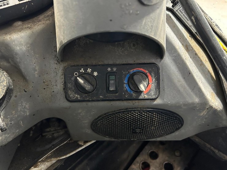 2023-bobcat-t770-image-22