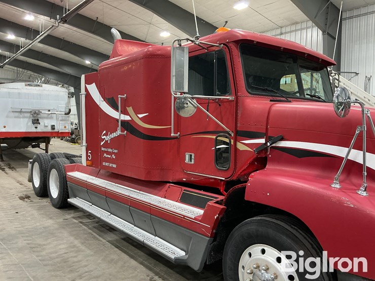 1995-freightliner-fld112-image-12