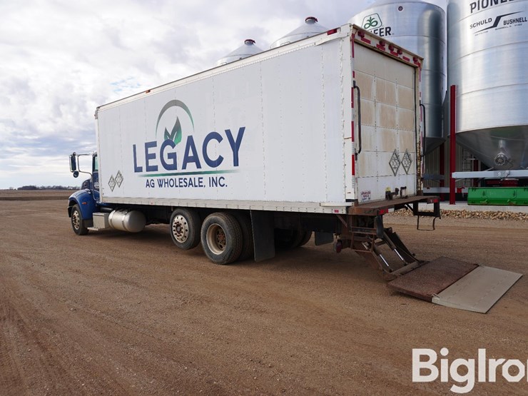 2008-peterbilt-335-image-14