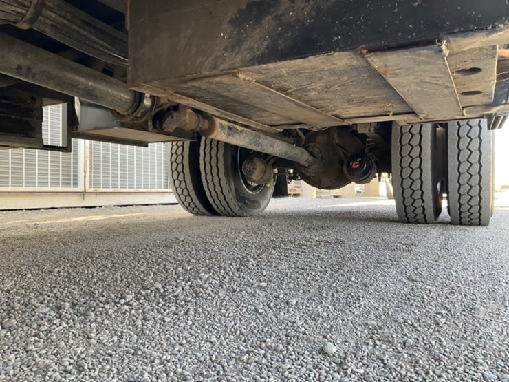 2009-international-7400-image-37