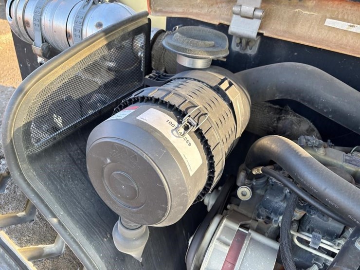 2015-jlg-g5-18a-image-37