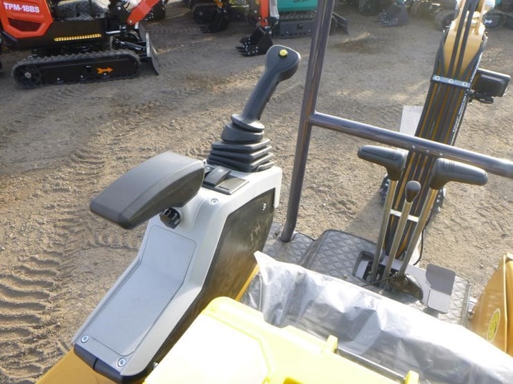 2025-agt-mx20r-hydraulic-excavator-image-22