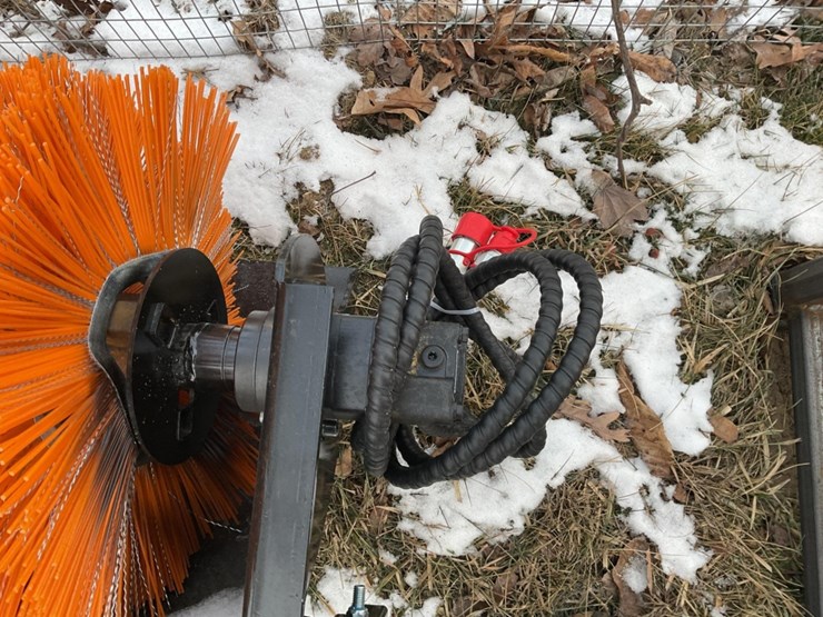 skid-steer-sweeper-se61,-61"-width,-30-50-rpm,-serial-bd-0325117-image-3