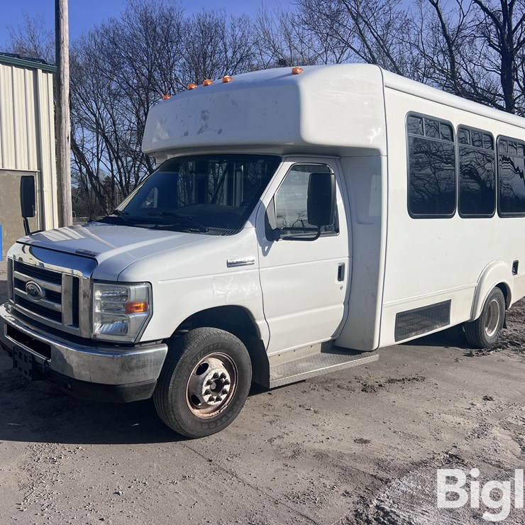 2011 FORD E450