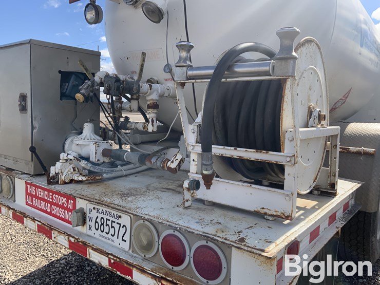 2012-peterbilt-337-image-17