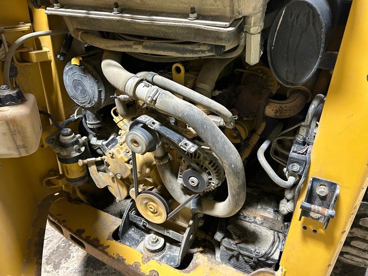 2015-caterpillar-226b3-image-14
