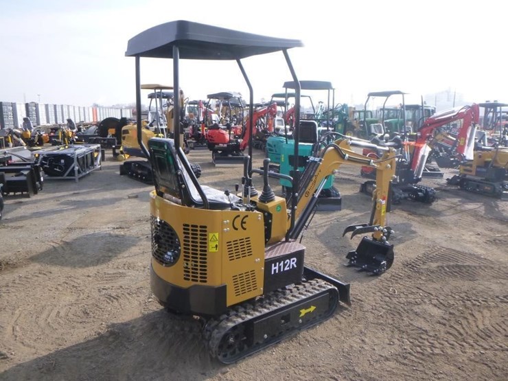 agt-h12r-hydraulic-excavator-image-3