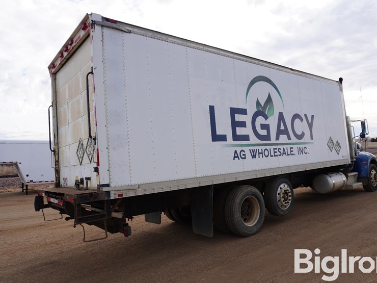 2008-peterbilt-335-image-5