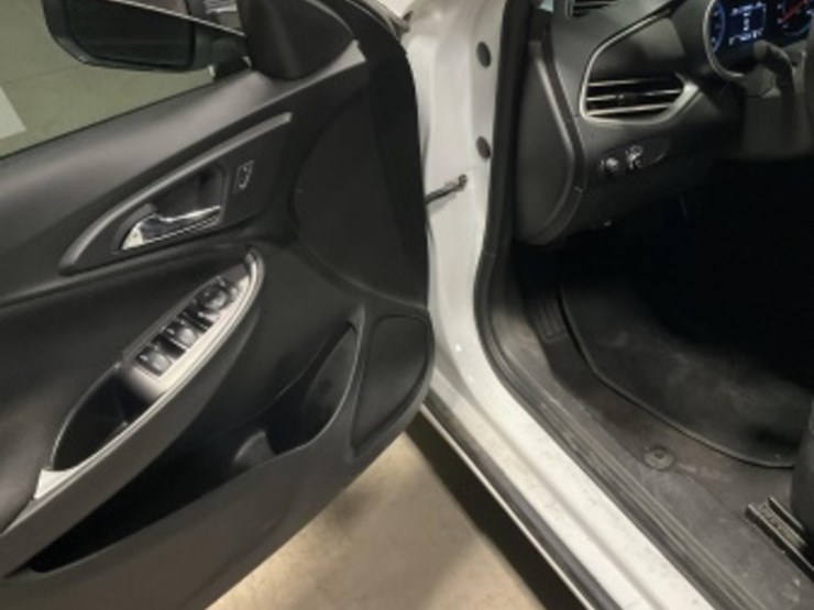 2017-chevrolet-malibu-ls-sdn-image-24