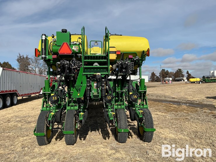 2016-john-deere-1775nt-image-6