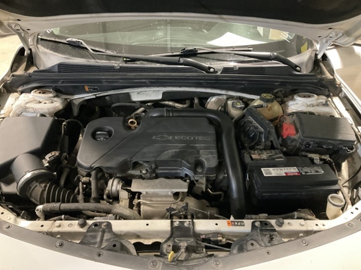 2017-chevrolet-malibu-ls-sdn-image-11