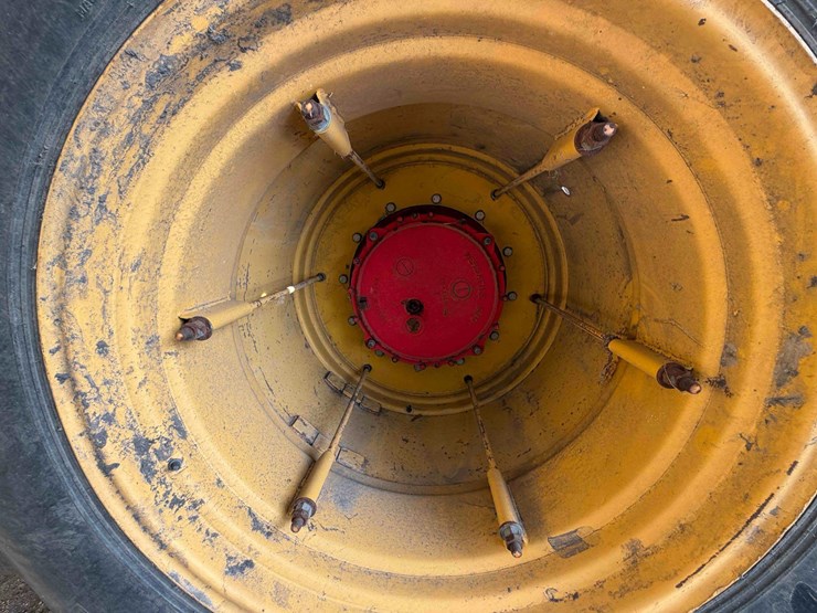 1979-versatile-835-image-32