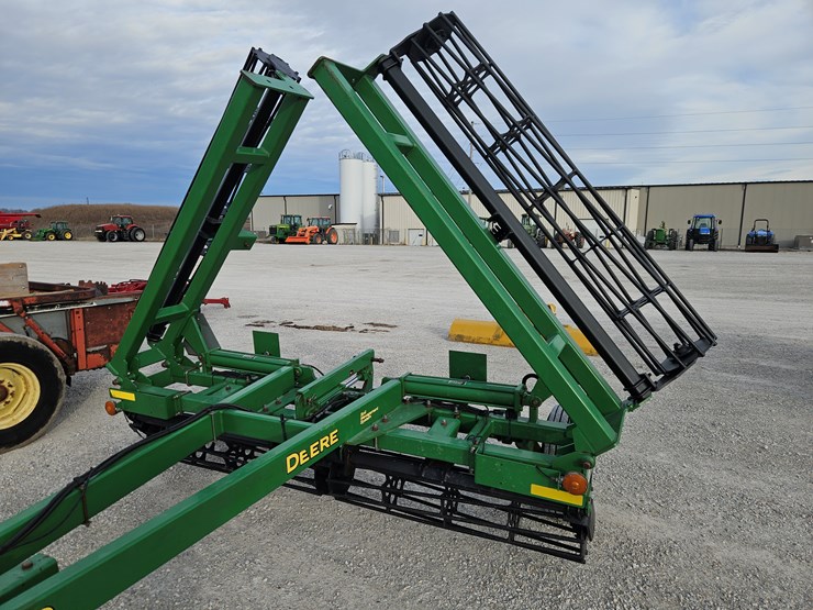 john-deere-200-image-3