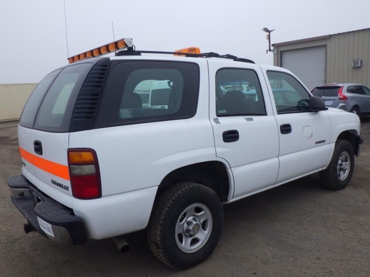 2002-chevrolet-tahoe-image-3
