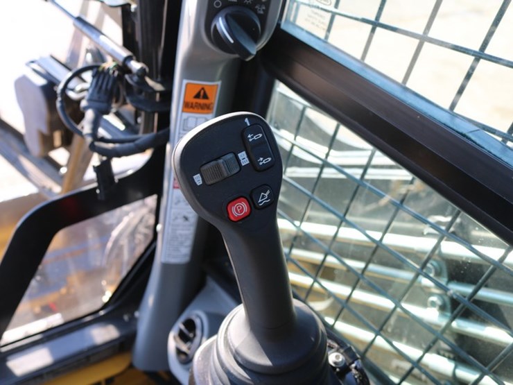 2023-new-holland-c362-image-12