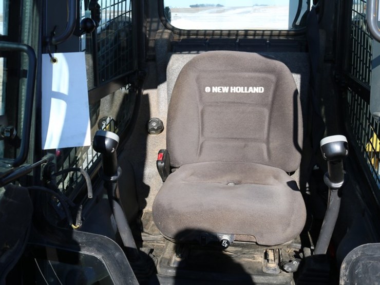 new-holland-l220-image-7