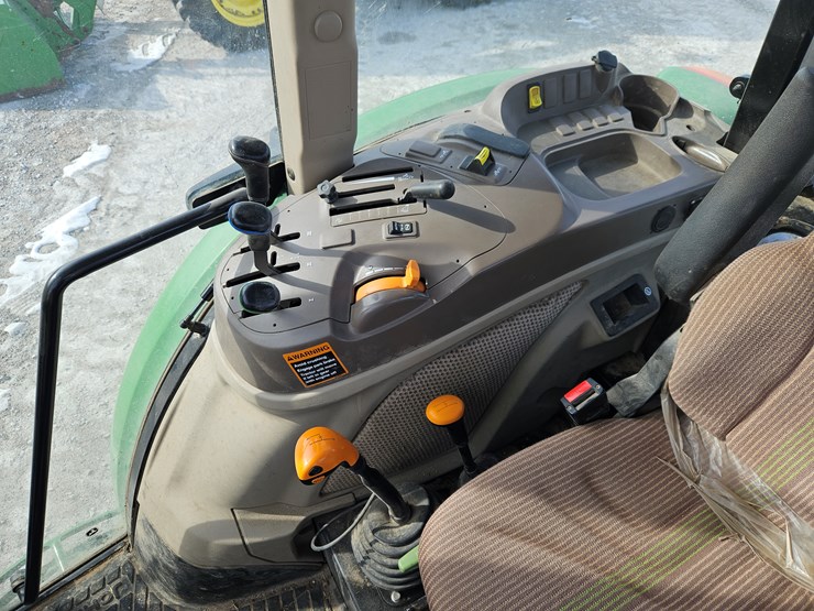 2022-john-deere-6135e-image-15