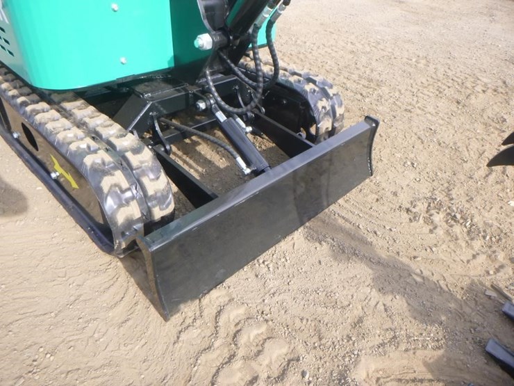 2025-agt-h15r-hydraulic-excavator-image-16