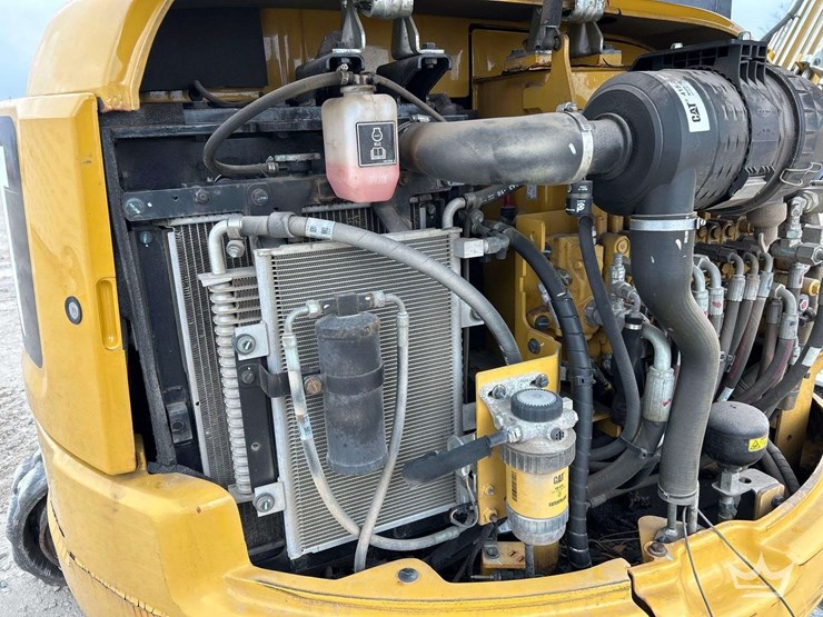 caterpillar-303-image-10