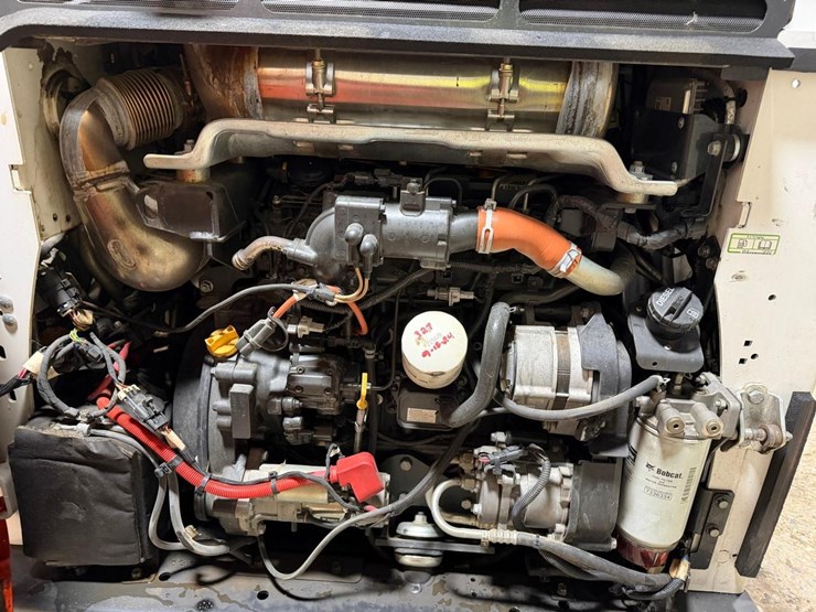 2023-bobcat-t770-image-17