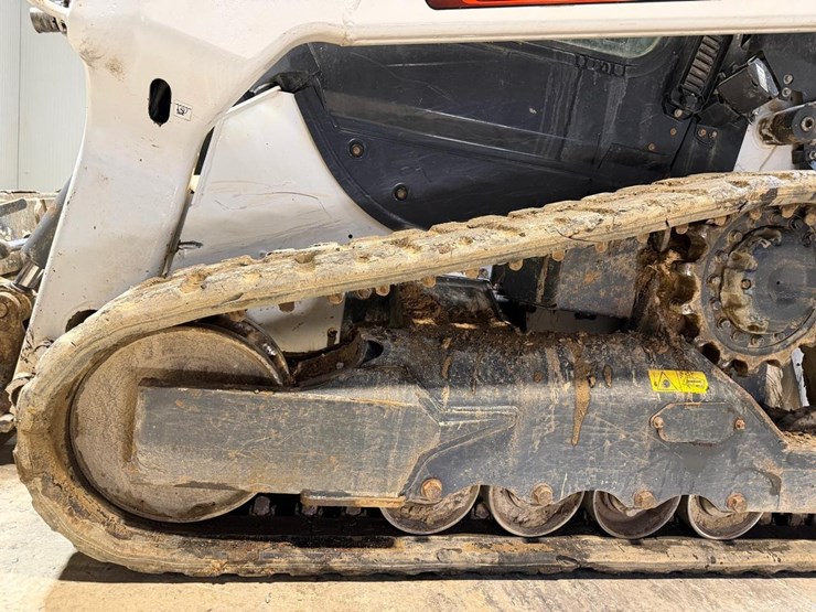 2020-bobcat-t64-image-12