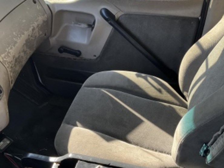 2002-sterling-lt9500-image-30