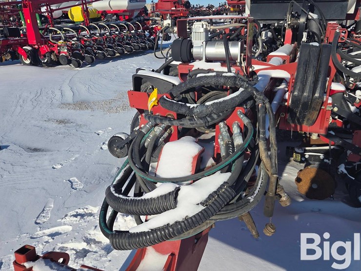 2014-case-ih-1255-image-11