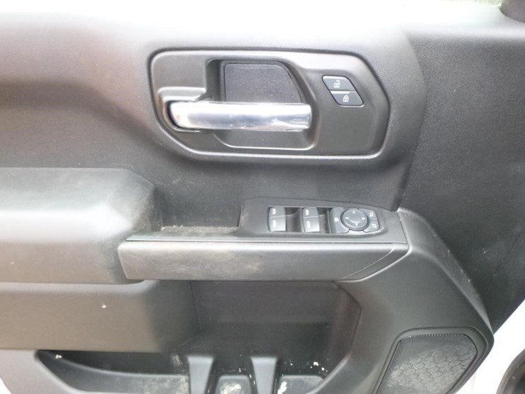 2019-chevrolet-silverado-1500-image-12