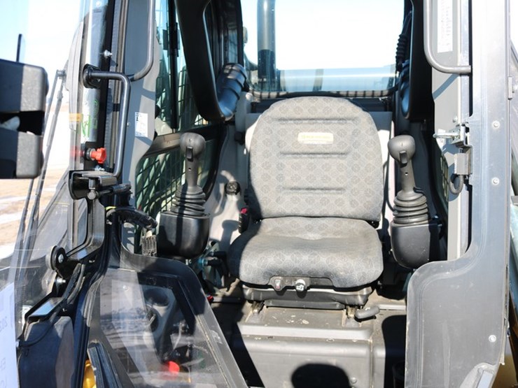 2023-new-holland-c362-image-9