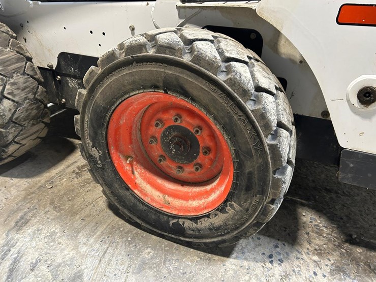 2015-bobcat-s590-image-15
