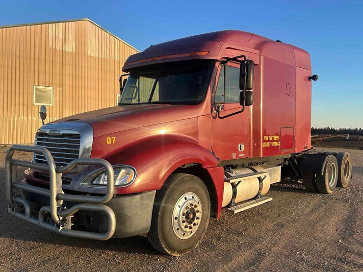2007-freightliner-columbia-120-image-1