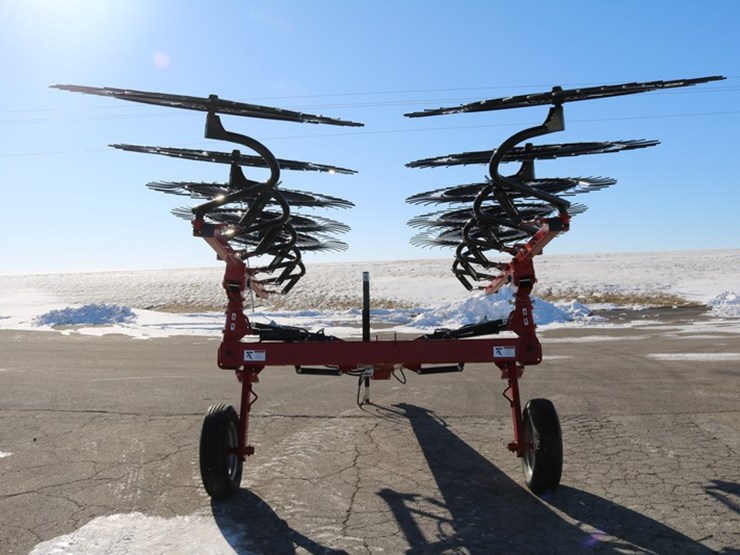 #4115-•-2023-h&s-3210-action-rake-hay-rake-image-3