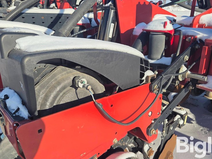 2014-case-ih-1255-image-16