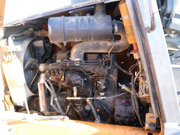 2005-case-588g-image-11