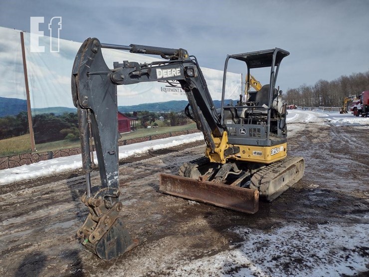 2013-deere-35d-image-46