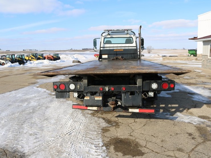 2015-freightliner-m2-106-image-7