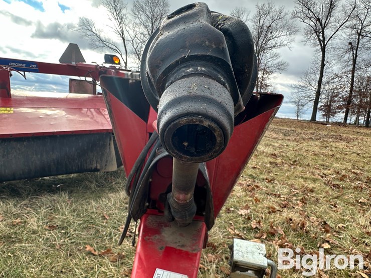 2019-new-holland-210-image-12