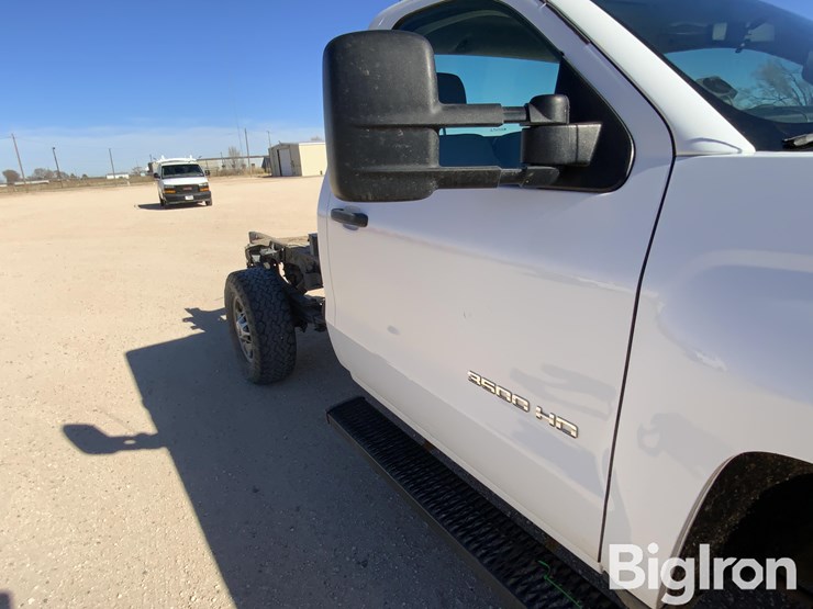 2016-chevrolet-3500-image-16