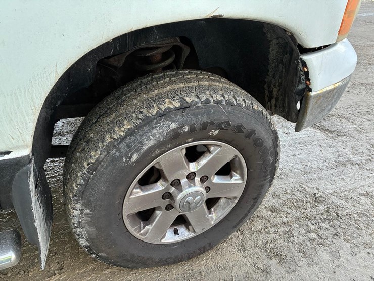 2005-dodge-2500-image-13