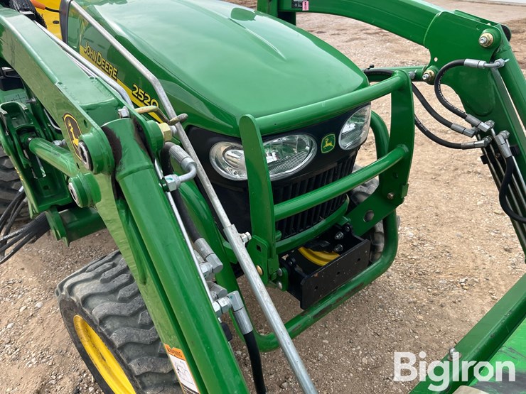 2012-john-deere-2520-image-11