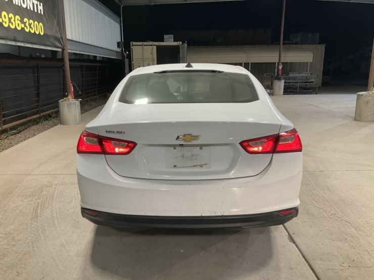 2017-chevrolet-malibu-ls-sdn-image-6