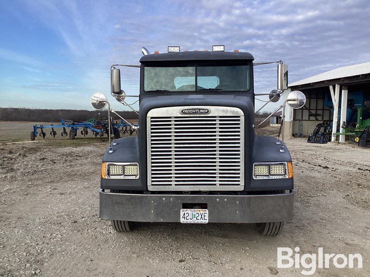 2000-freightliner-fld120-image-2