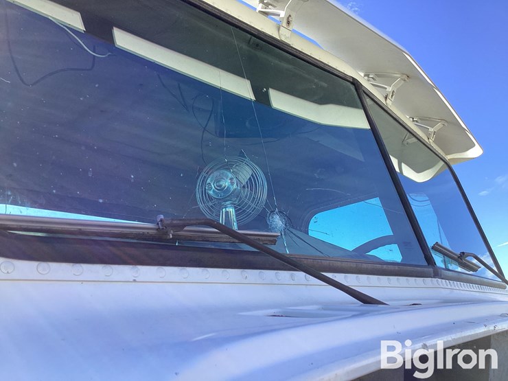 2002-freightliner-fld112-image-12