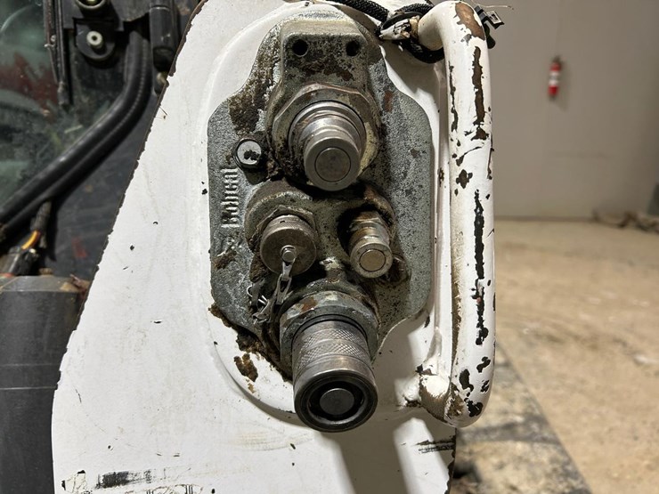 2015-bobcat-t870-image-11