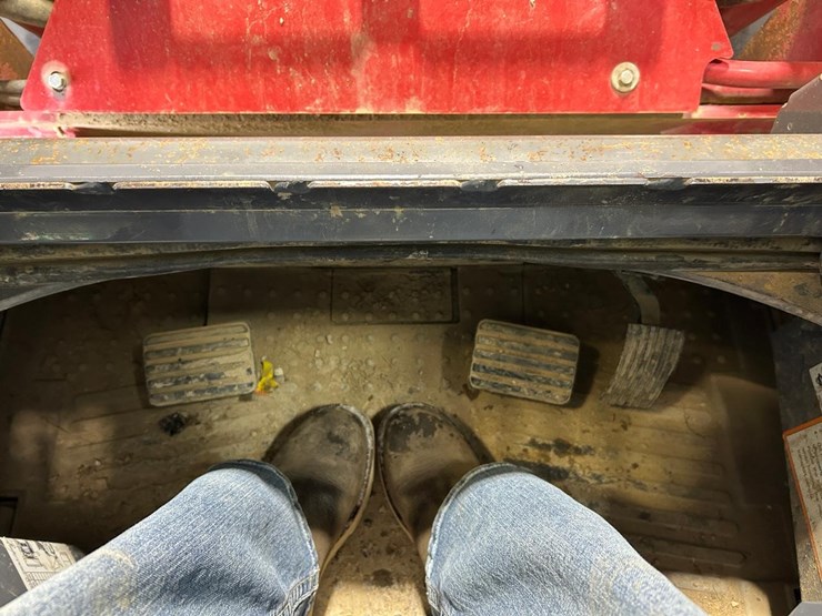 2021-takeuchi-tl12v2-image-24