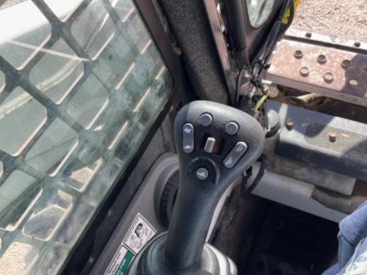 2009-bobcat-s205-image-18