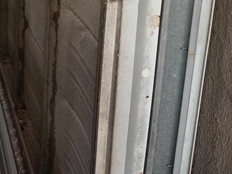 insulated-sliding-barn-doors-image-9